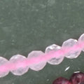 Corrente de quartzo rosa, detalhe das contas