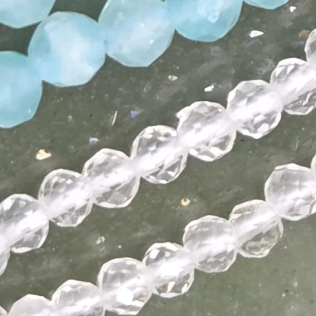 Corrente de quartzo transparente, detalhe das contas